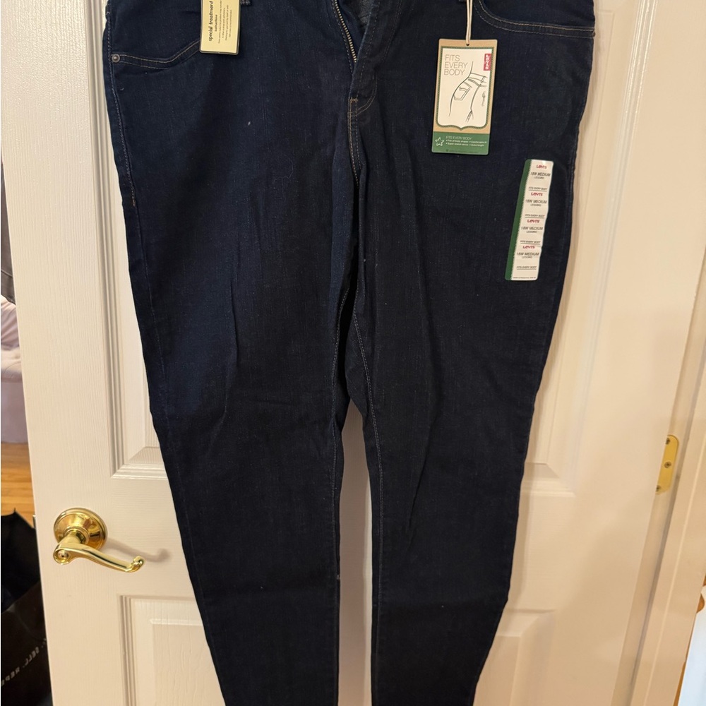 Levi's Blue Skinny Jeans with Deep Indigo Hue